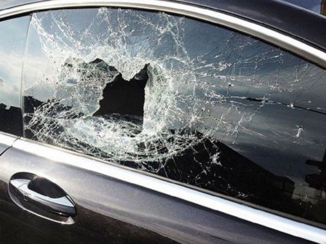 22-летний якутянин с помощью палки повредил чужой автомобиль