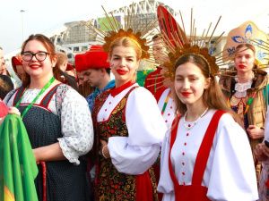 Фоторепортаж: якутяне приняли участие в шествии молодежи мира в Сочи