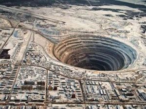 Геологи ищут алмазы в глубоких горизонтах "Мира". Видео