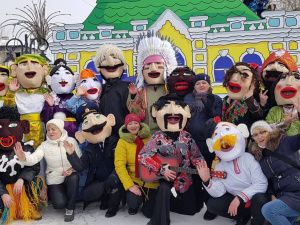 Рука в руке дружнее наш союз. На века  велика его сила.