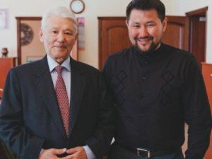 Глава Якутска поздравляет с юбилеем Первого Президента РС(Я)