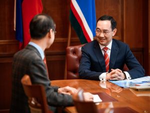 Айсен Николаев встретился с корейским профессором Канг Дук Су