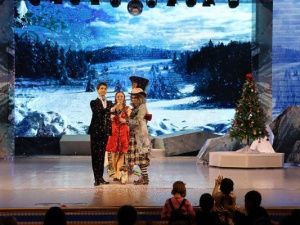 В Доме дружбы народов им. А.Е. Кулаковского состоялась ведомственная Рождественская елка с участием иллюзиониста Виктора ДэГео и фокусника Ильи Словачевского