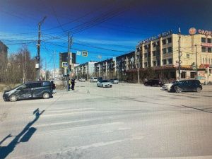 Поехал на красный — в итоге тройное ДТП и пострадала пассажирка!