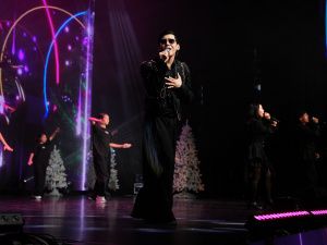 Евгений Григорьев вручил стипендии 100 лучшим школьникам на Елке главы Якутска