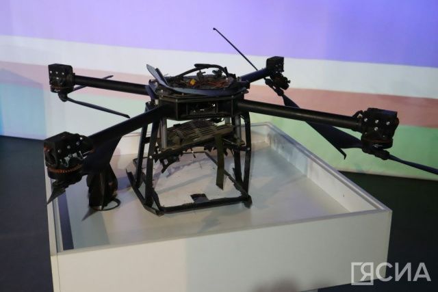Трофейный квадрокоптер, сбитый в зоне проведения СВО, передали музею Якутска