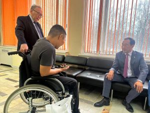 Айсен Николаев навестил якутских бойцов в главном военном госпитале