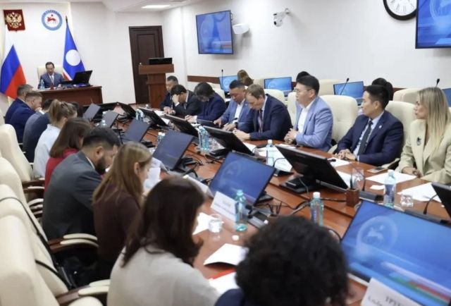 Глава Якутии потребовал усилить контроль за реализацией нацпроектов