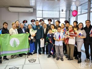 В аэропорту Якутска торжественно встретили Героя России Родимира Максимова