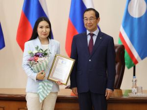 Айсен Николаев наградил представителей строительной отрасли Якутии