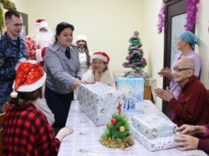 Сотрудники следственного изолятора посетили соцучреждения