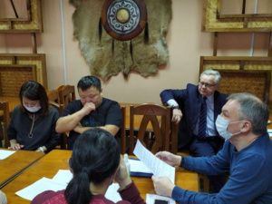 «Карантинный депутат» гуляет по Якутску