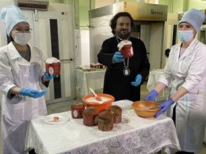 В Якутске пасхальную снедь будут освящать у храмов в течение двух дней