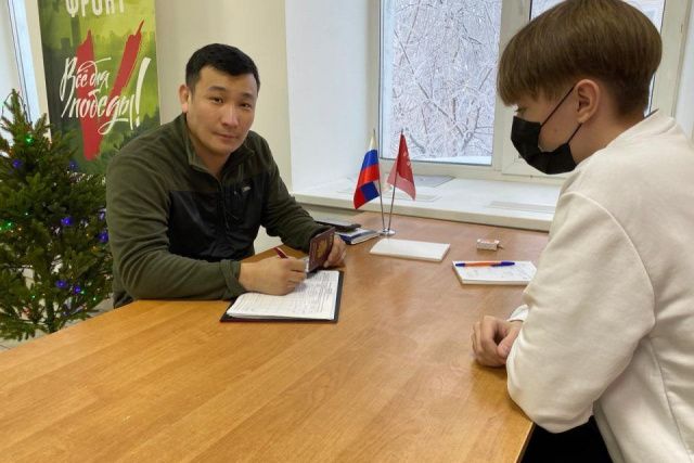 Председатель ассоциации молодых педагогов Максим Спиридонов поддержал Владимира Путина.