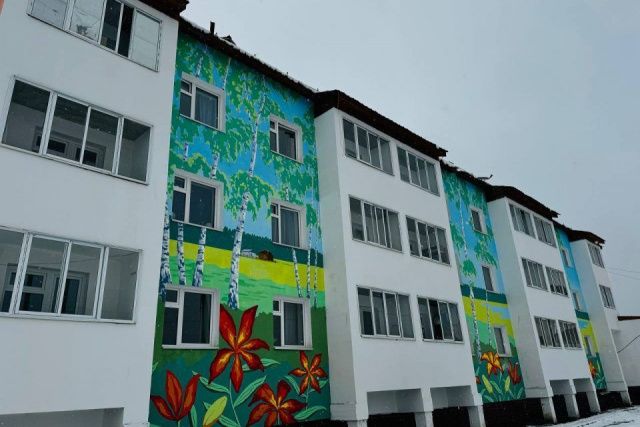 Красочный мурал появился в Горном районе Якутии