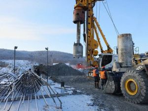 До конца года установят 50 свай Ленского моста