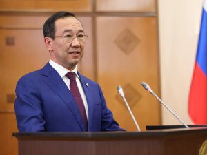 Айсен Николаев вручил 35 якутянам государственные награды
