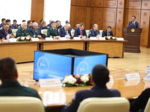 Айсен Николаев вручил государственные награды работникам лесной охраны Якутии