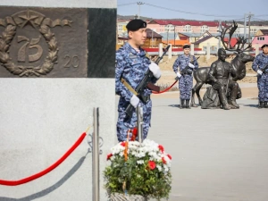 В Якутске возложили цветы в Парке Победы в честь памяти о воинах-якутянах и тружениках тыла