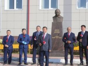 В Чурапчинском улусе почтили память легендарного тренера Дмитрия Коркина