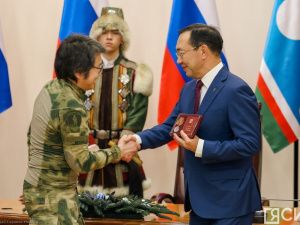 Врача из Якутии, участвовавшего в СВО, наградили медалью «За храбрость»