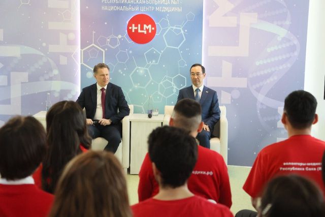 Михаил Мурашко встретился с якутским активистам движения «Волонтеры – медики»