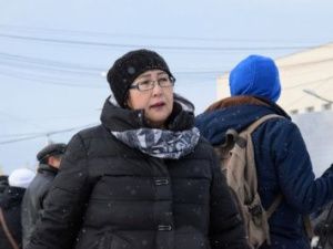 «Единственный мужик в Ил Тумэн»: депутат Сулустана Мыраан сложила в себя полномочия в знак несогласия с антиконституционными поправками