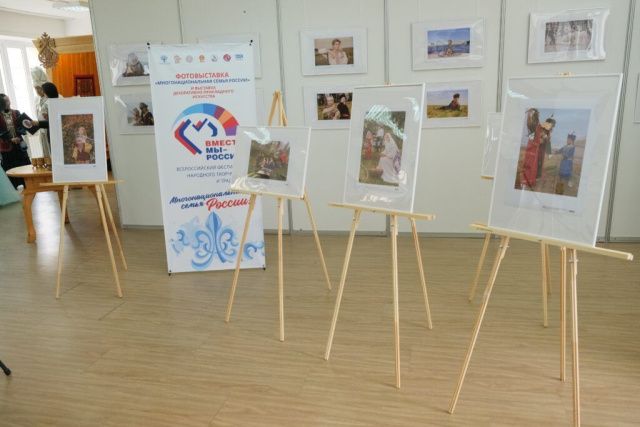В Якутске на выставке «Многонациональная семья России» представлены работы ведущих фотографов страны