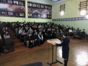 В Якутске на уроке Мужества школьники узнали истории детей-героев, которые ценой собственных жизней спасли близких и незнакомых людей