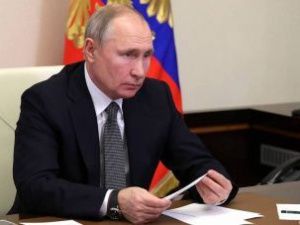 Путин подписал закон, позволяющий ему вновь баллотироваться на пост президента
