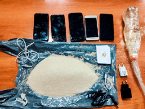 Благодаря бдительности сотрудников нарушителям вновь не удалось перебросить в ЛИУ-5 запрещенные предметы и вещества 