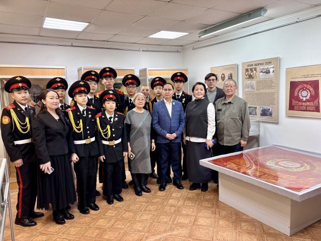 Открылась выставка к 100-летию Якутской национальной военной школы