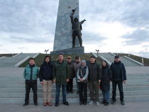 Врач из Якутии почтил память своего дедушки в мемориальном комплексе «Саур-Могила» в ДНР