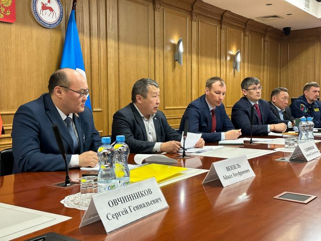 Более 1200 профессиональных огнеборцев готовы задействовать при тушении лесных пожаров в Якутии