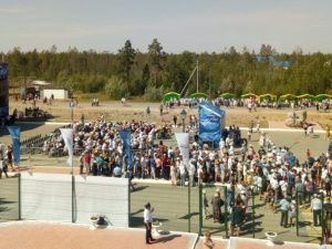 В Нижнем Бестяхе торжественно встретили первый пассажирский поезд