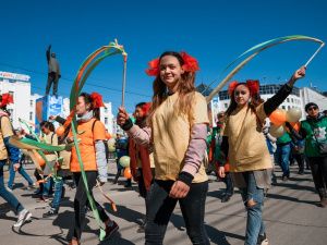 Айсен Николаев поприветствовал участников первомайской демонстрации