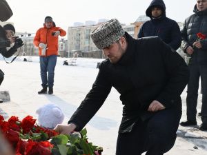 Представители национальных общин Якутии возложили цветы в память о жертвах теракта в Подмосковье