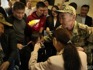 В Якутске встретили Героев России Алексея Неустроева и Филиппа Евсеева