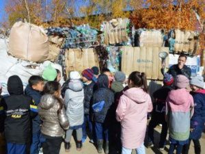 Школьники Якутска познакомились с вторичным производством и раздельным сбором отходов