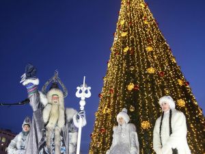 В Якутске зажгли огни на первой новогодней ёлке страны