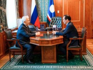 Михаил Николаев рассказал главе Якутии о проекте по созданию «марсианской деревни»