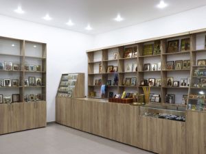 Осужденнные исправительной колонии № 1 изготовили мебель для православного храма