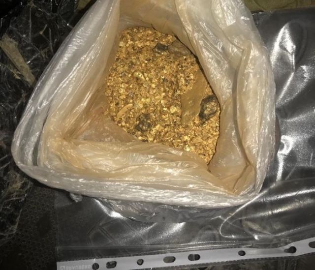 В Якутии мужчина пытался продать пять кг золота