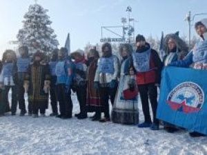 На полюсе холода в Якутии стоит мороз за 50 градусов. Бегуны вышли на марафон