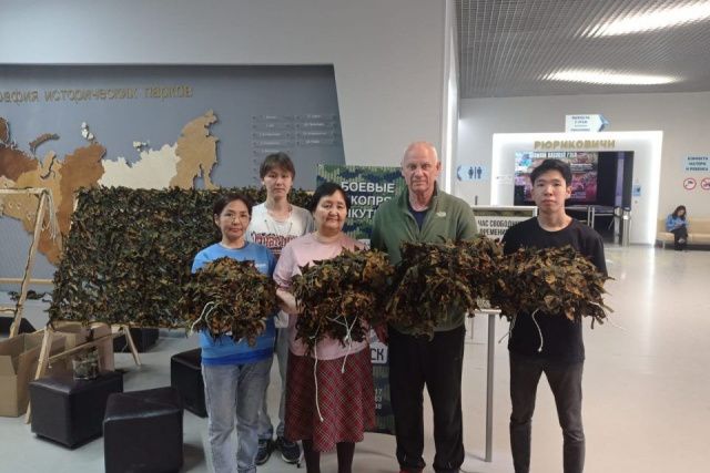 Волонтеры музея «Россия - моя история» в Якутске изготовили маскировочные сети для бойцов СВО