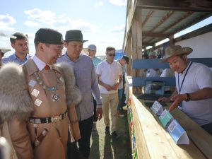 Глава Якутии Айсен Николаев посетил республиканскую выставку «Саха инновации: Креативная Якутия»