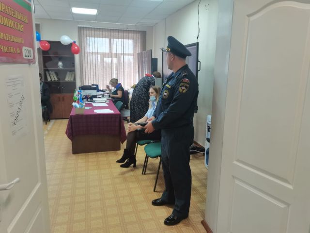 Сотрудники МЧС обеспечили безопасность проведения выборов в Якутии