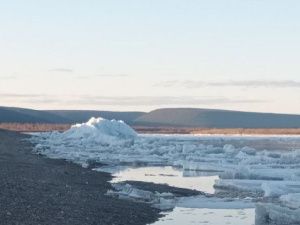 Волна вскрытия прорвала затор на реке Лене в Якутии