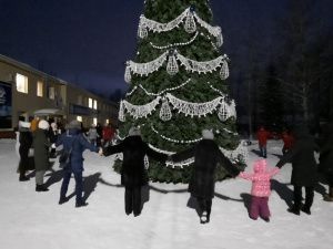 «Железные дороги Якутии» зажгли новогоднюю елку
