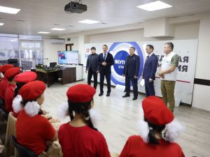 Андрей Турчак, Айсен Николаев и Александр Колесов провели «Урок мужества» в Штабе общественной поддержки «Единой России»